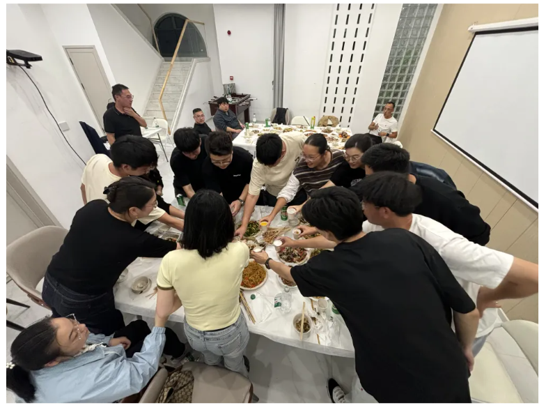 智慧碰撞，团队共融：一场别开生面的跨部门研讨与团建盛宴